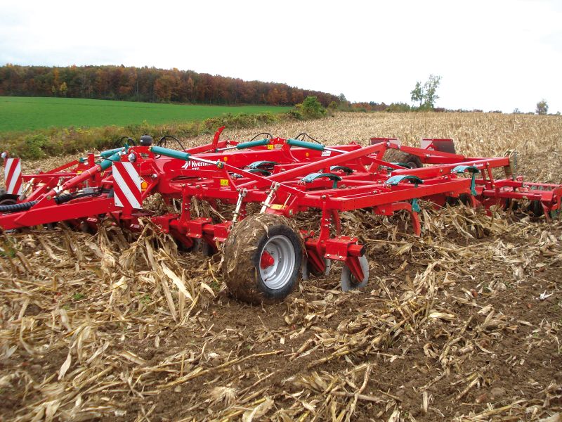 Kverneland CTC Cultivator performs perfect mixing and levelling with reduces maintenance