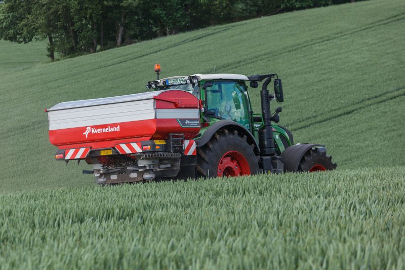 Spreading Equipment - Kverneland exacta tlx geospreader, super efficient spreading with high precision