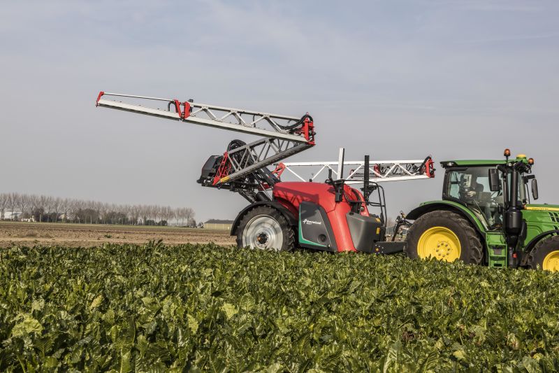 Kverneland iXtrack T3, compact sprayer, stable and precise with intelligent technology