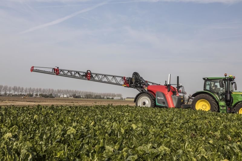 Kverneland iXtrack T3, compact sprayer, stable and precise with intelligent technology