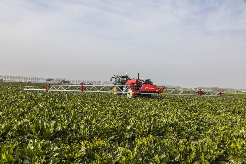 Kverneland iXtrack T3, compact sprayer, stable and precise with intelligent technology