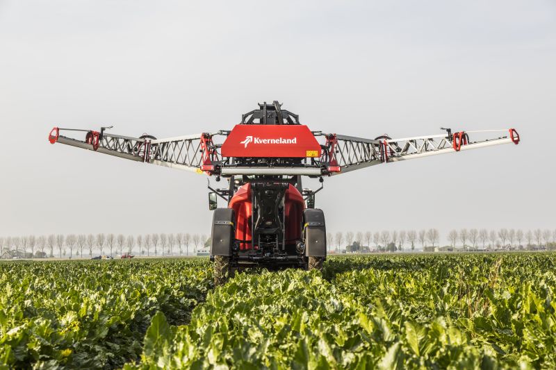 Kverneland iXtrack T3, compact sprayer, stable and precise with intelligent technology