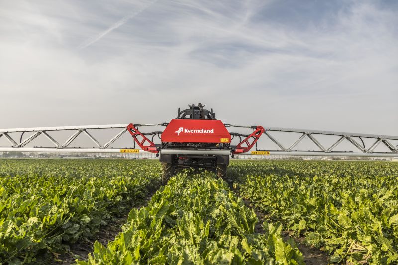 Kverneland iXtrack T3, compact sprayer, stable and precise with intelligent technology