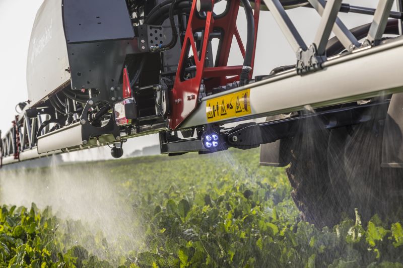 Kverneland iXtrack T3, compact sprayer, stable and precise with intelligent technology