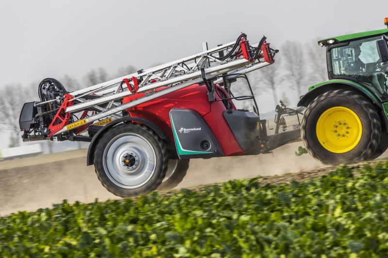 Kverneland iXtrack T3, compact sprayer, stable and precise with intelligent technology