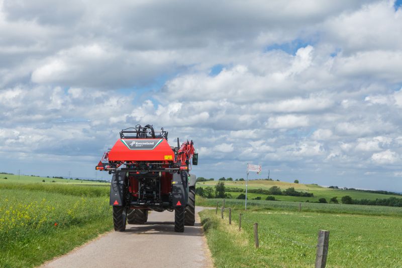 Kverneland iXtrack T3, compact sprayer, stable and precise with intelligent technology