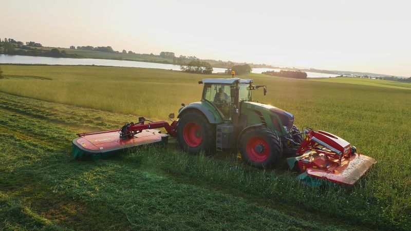 Mower conditioners - Kverneland 53100 MT, butterfly mower combination with QuattroLink suspension concept