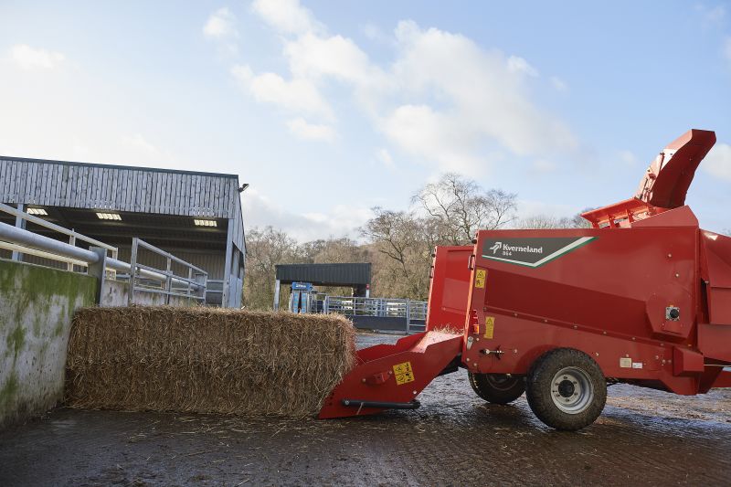 Bale Choppers - Feeders, Kverneland 864, provides more capacity and increased blowing performance during operation