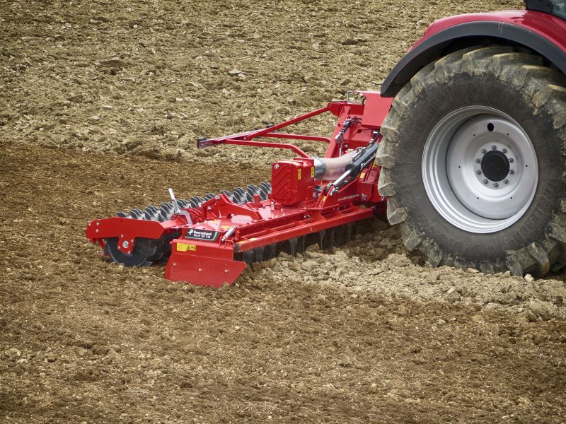 Kverneland F30 meant for large scale harrowing, performs efficient even with low weith