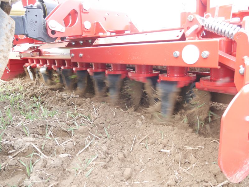 Kverneland H series, robus medium sized but effective in most conditions