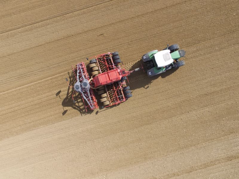 Kverneland u-drill, universal seed drill combination - seedbed preparation and levelling