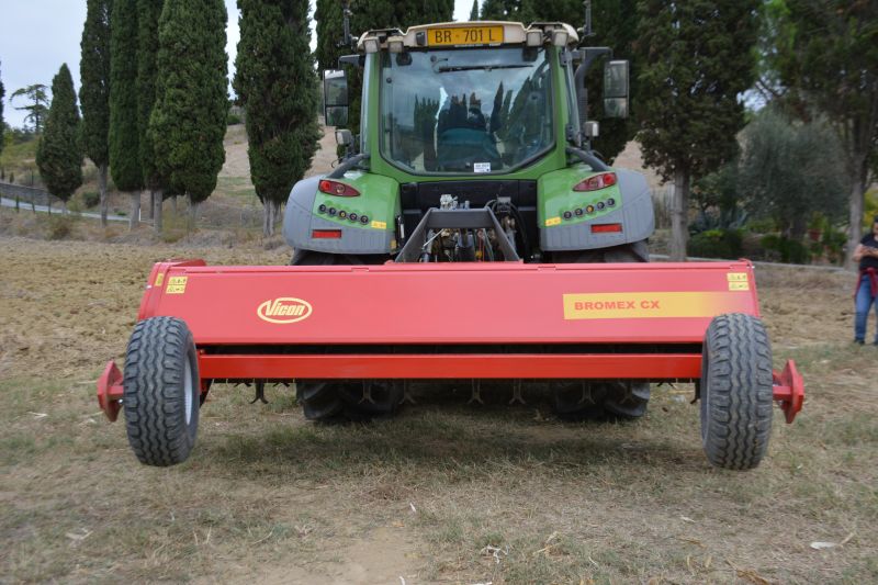 Choppers - VICON BROMEX CX, heavy-duty work on set-aside land and cultivated fields and it offesr unique operation versatility
