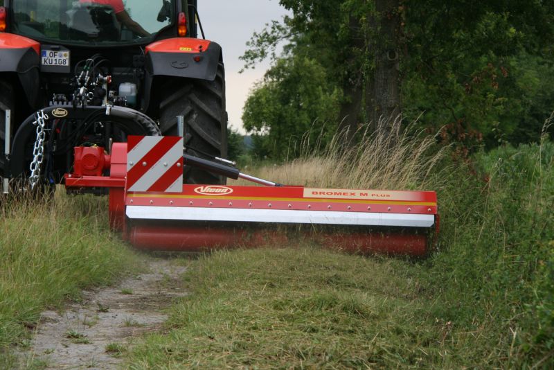 Choppers - VICON BROMEX M PLUS, suitable for road maintenance, clearing out field edges, ditches and hedges. High performance with front and rear choppers