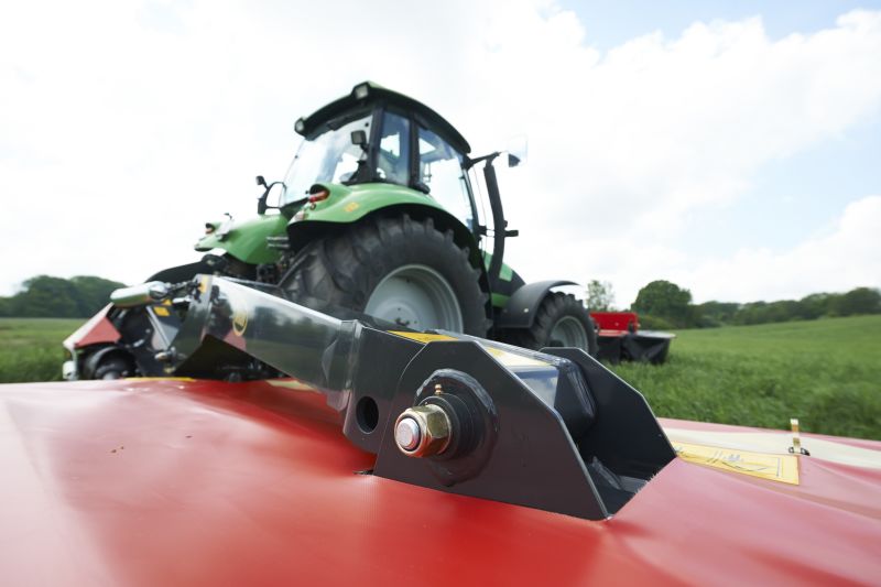 Plain Mowers - VICON EXTRA 324F ALPIN - FRONT MOUNTED ALPINE DISC MOWER, made for mountain regions and hilly conditions with its stable gravity point and excellent visibility