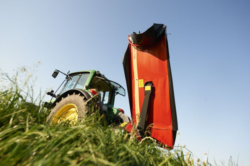 Plain Mowers - VICON EXTRA 328 - 332 - 336 - 340 - REAR MOUNTED DISC MOWERS, vertical and safe transportation, attractive for smaller farms