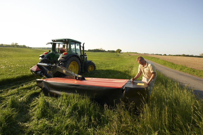 Plain Mowers - VICON EXTRA 328 - 332 - 336 - 340 - REAR MOUNTED DISC MOWERS, vertical and safe transportation, attractive for smaller farms