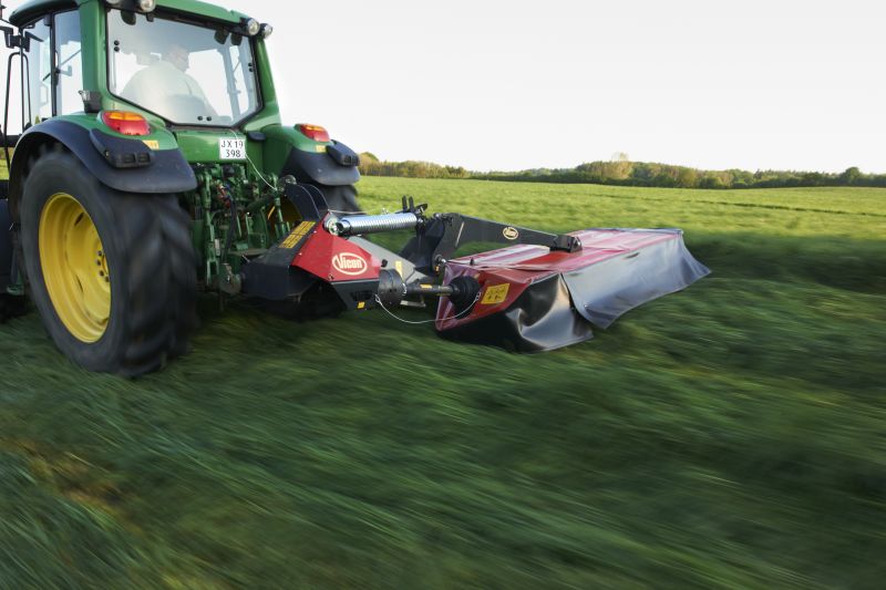 Plain Mowers - VICON EXTRA 328 - 332 - 336 - 340 - REAR MOUNTED DISC MOWERS, vertical and safe transportation, attractive for smaller farms
