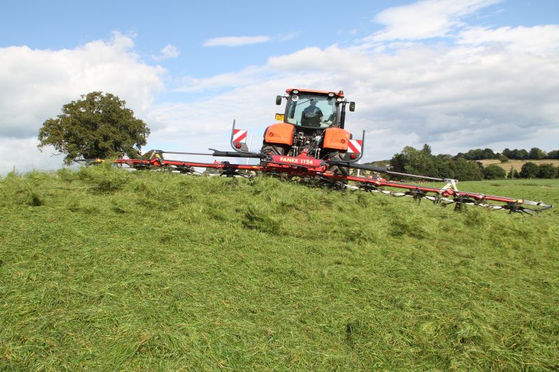 mounted tedders - VICON FANEX 554-684-764-904-1124, Central adjustment for border spreading keeping the crop inside the field.