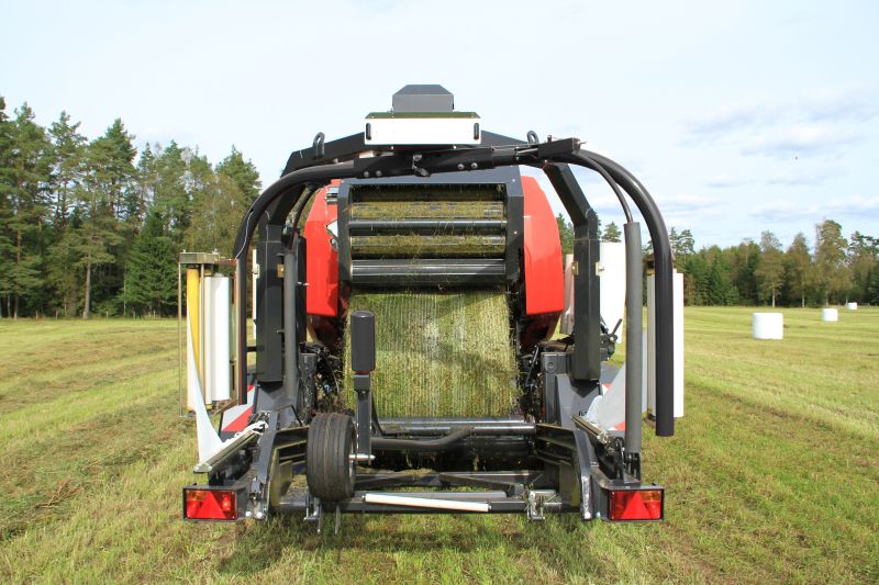 Fixed Chamber Baler-Wrapper combinations - VICON RF 4325 FLEXIWRAP, efficient and productive bale transfers with satelite twin wrapper
