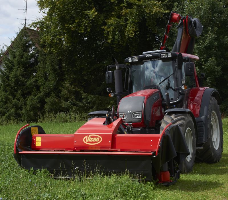 Plain Mowers - VICON EXTRA 328F - 332F - FRONT MOUNTED DISC MOWER, with its responsive headstock makes it easy to use