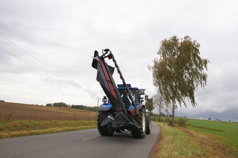 Plain Mowers - VICON EXTRA 328 - 332 - 336 - 340 - REAR MOUNTED DISC MOWERS, vertical and safe transportation, attractive for smaller farms