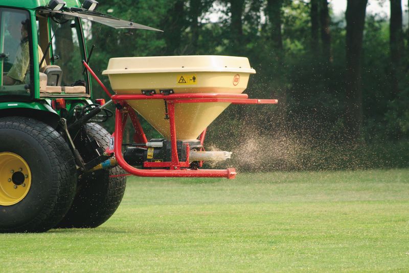 pendulum spreaders - Vicon SuperFlow PS403, ideal for small farms and fields, also golf courses and salt spreading