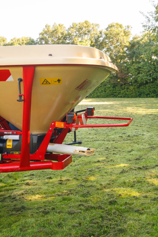 pendulum spreaders - Vicon SuperFlow 604-1654, versitale spreader for vineyards, smaller farms and golf courses with different options in hoppers