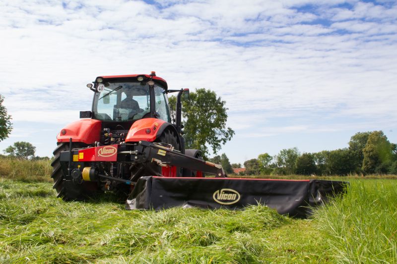 Plain Mowers - VICON EXTRA 432H - 436H - 440H - REAR MOUNTED DISC MOWERS, a disc mower with hydraulic suspension and high performance during field operation