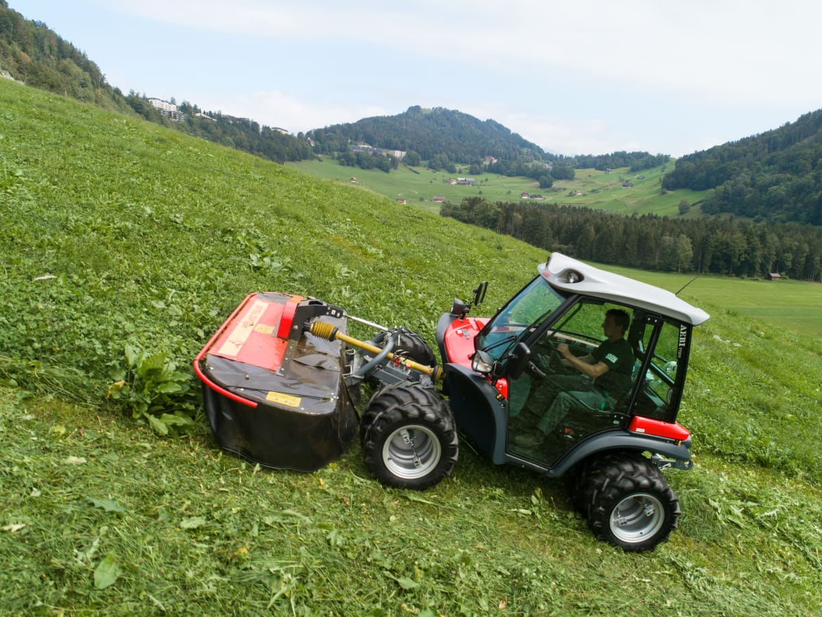 Plain Mowers - VICON EXTRA 324F ALPIN - FRONT MOUNTED ALPINE DISC MOWER, operating efficently and safe during field operation