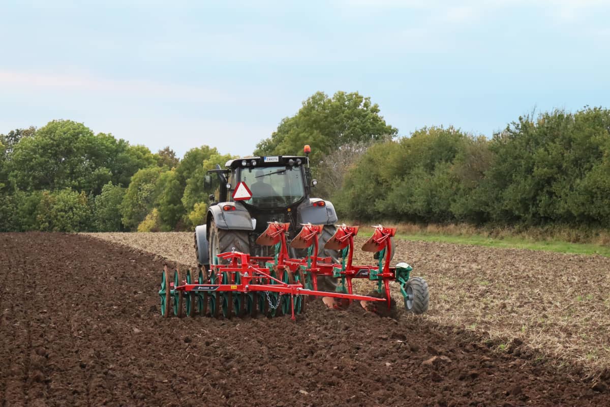 Kverneland 2300 S Providing the best soil preparation, with great range of accessories