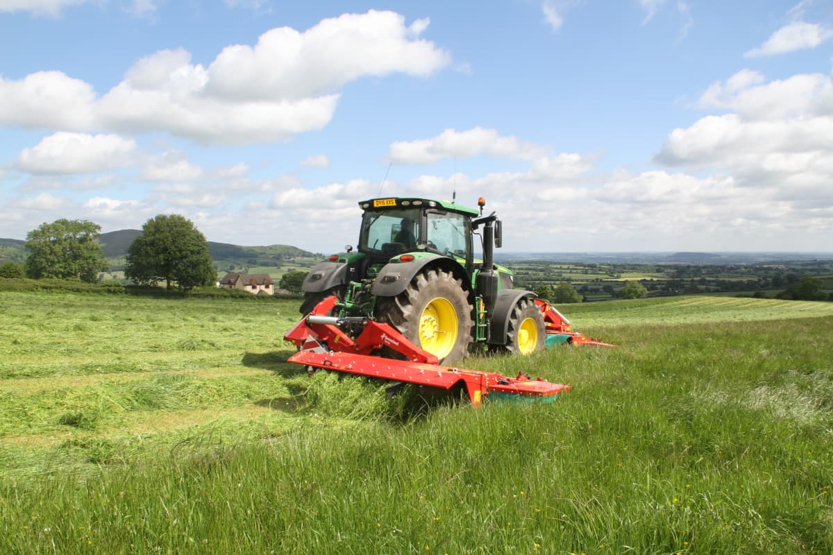 Mower Conditioners - Kverneland 3200 MN/MR low weight and aggressive conditioning
