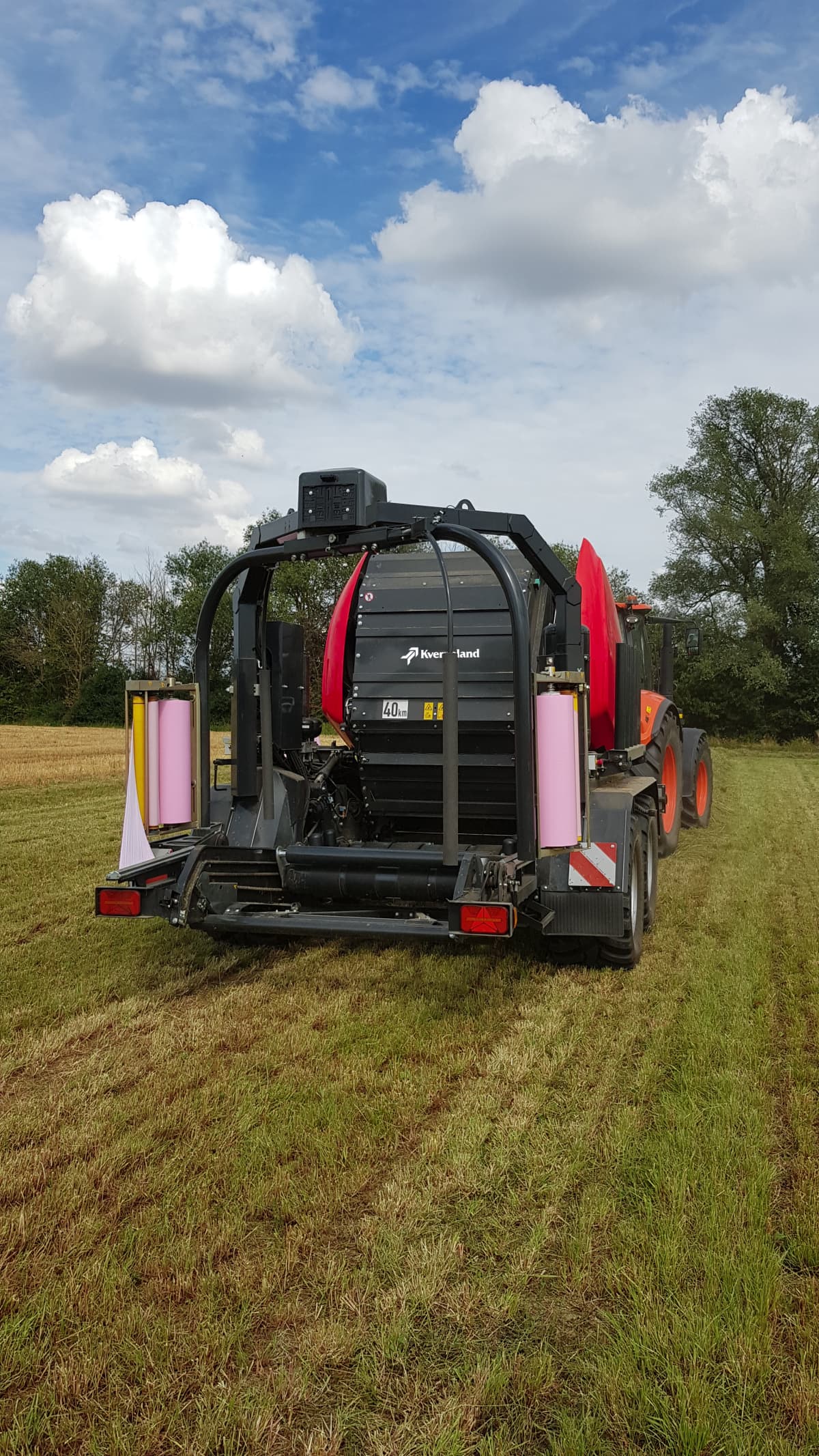 Variable Chamber Baler-Wrapper combinations - Kverneland 6716-6720 Plus FlexiWrap, operating cost efficient and providing high outputs on field