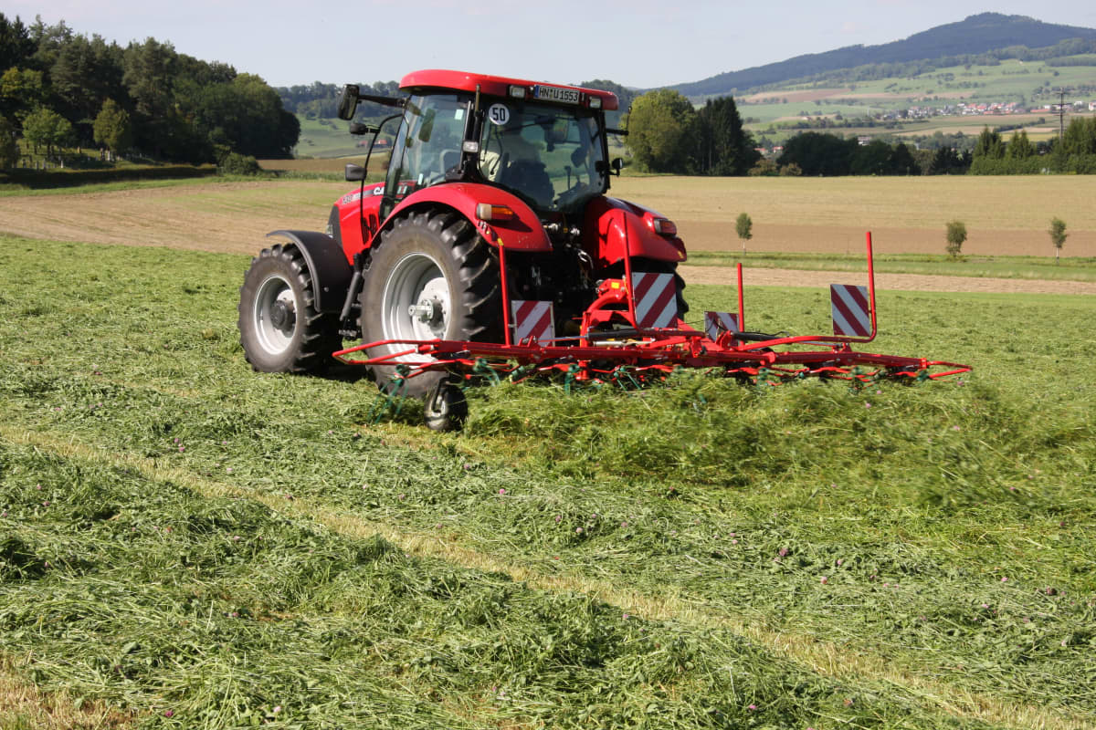 Kverneland 8460 - 8480, faneuses compactes pour la fenaison