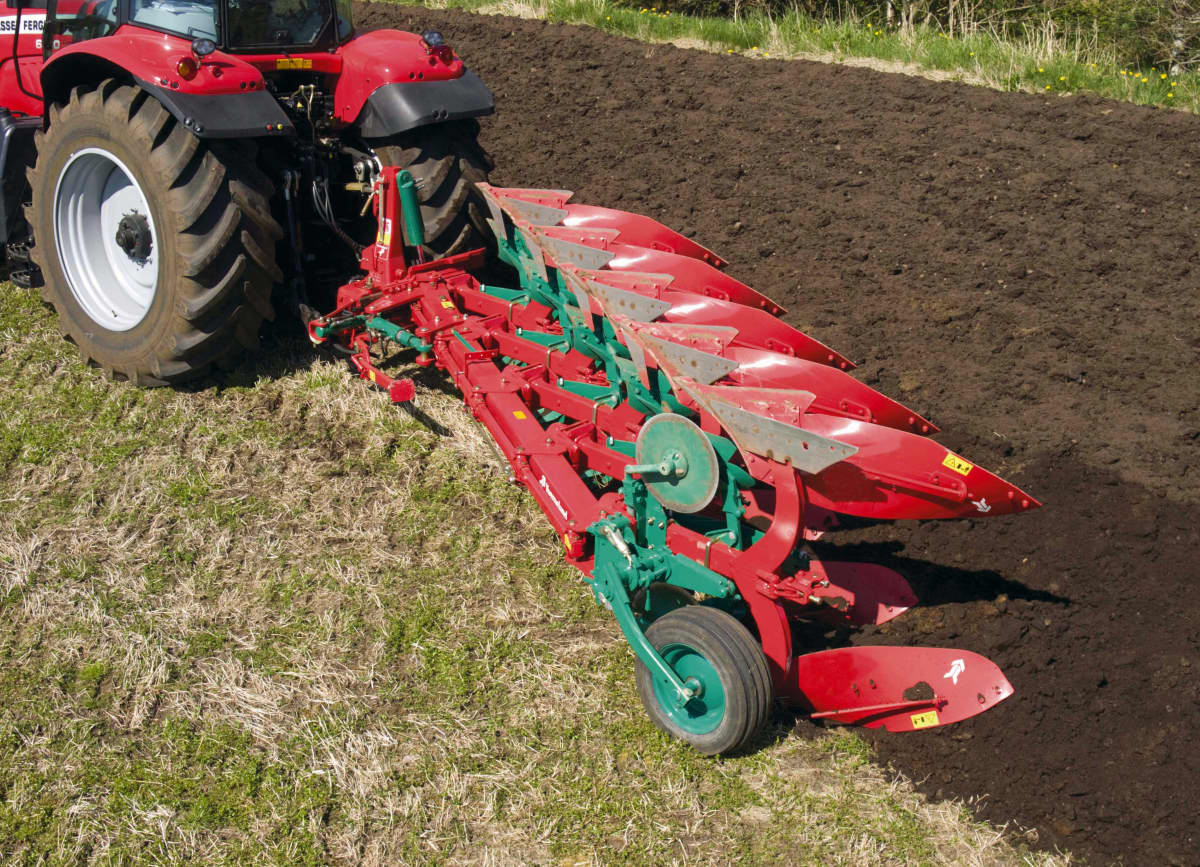 Reversible Mounted Ploughs - Kverneland ES-LS, unique steel treatment provides great life time and makes it easy in use during operation