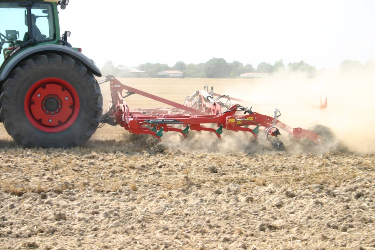 Stubble Cultivators - Kverneland Turbo powerful and efficient in use during operation