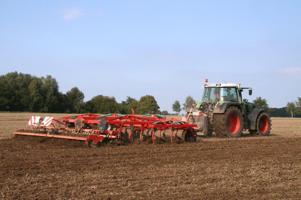 Kverneland CTC Cultivator performs perfect mixing and levelling with reduces maintenance