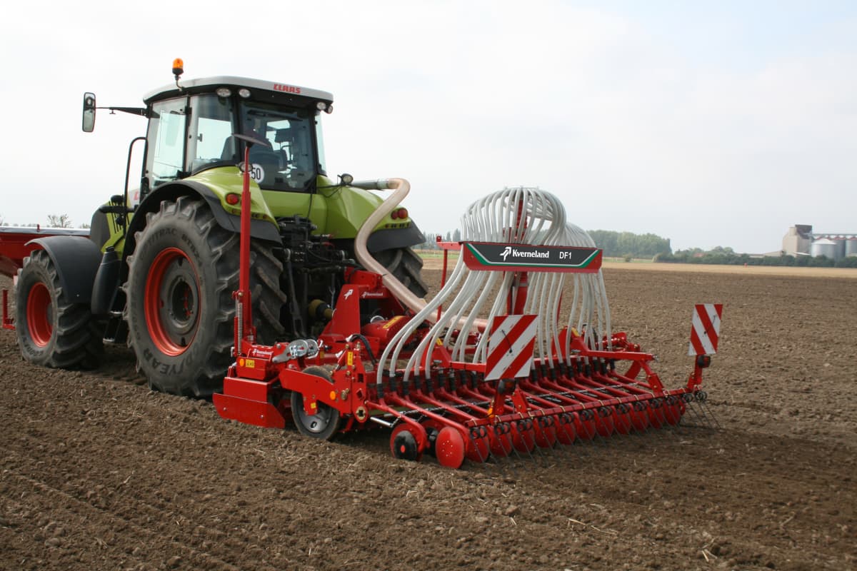 Kverneland DF1, balanced and flexibility on field while seeding