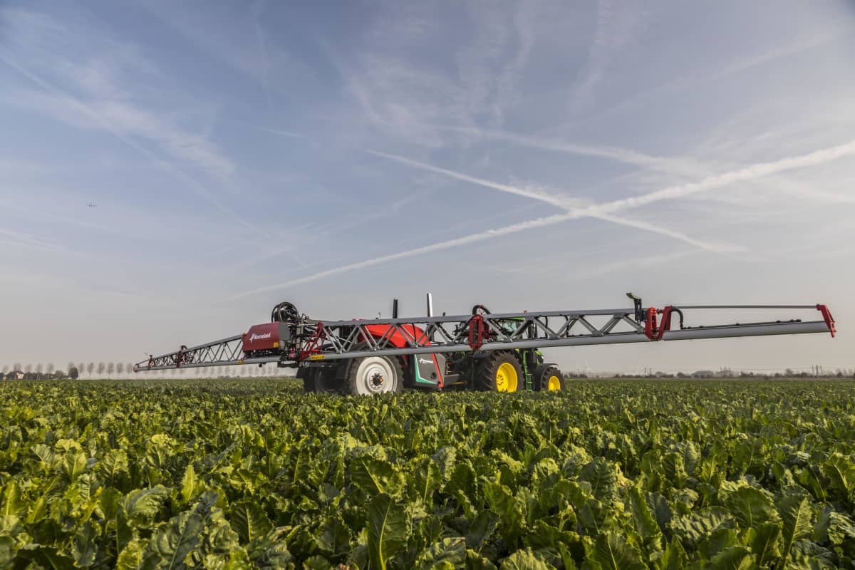 Kverneland iXtrack T3, compact sprayer, stable and precise with intelligent technology