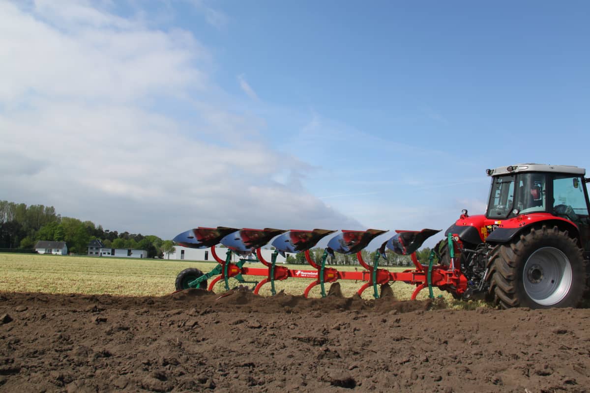 Reversible Mounted Ploughs - 150 B Variomat, high performance, long lifetime and easy to handle during operation