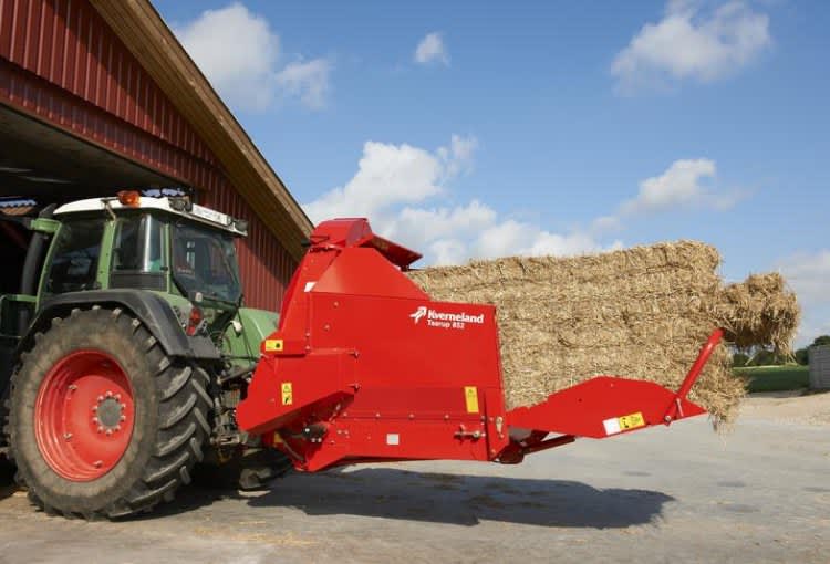 Bale Choppers - Feeders, Kverneland 852, made for working with straw, carry two bales in one go, easy loading of bales