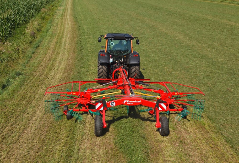 Andaineurs double rotor CompactLine avec une largeur de travail de 7,6 m