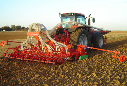 Pneumatic seed drills - Kverneland DF1, balanced weight distribution, improved safety and rear view