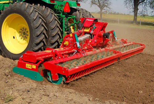 Power Harrows - Kverneland-Foldable-Power-Harrow dragged by tractor in field during operation