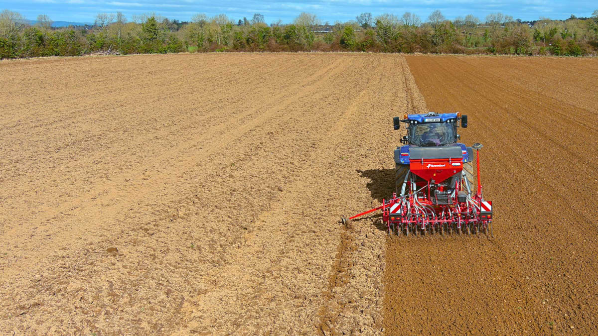 Kverneland Saterra seed drilling beans in Ireland in the field