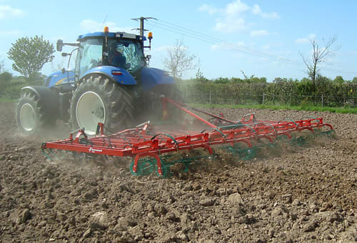 Seedbed Cultivators - Kverneland TLD Vibro Clutivator on field operating effectively