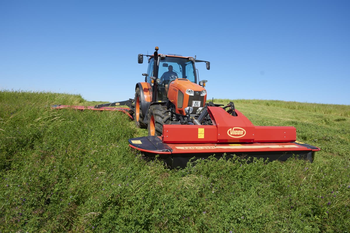 Plain Mowers - VICON EXTRA 324F ALPIN - FRONT MOUNTED ALPINE DISC MOWER, made for mountain regions and hilly conditions with its stable gravity point and excellent visibility