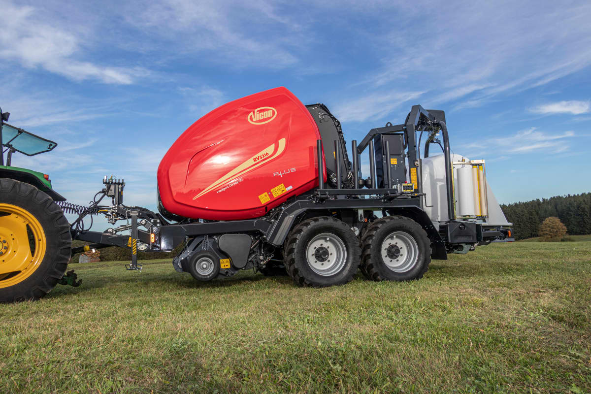 Variable Chamber Baler-Wrapper combinations - Kverneland 6716-6720 Plus FlexiWrap, operating cost efficient and providing high outputs on field