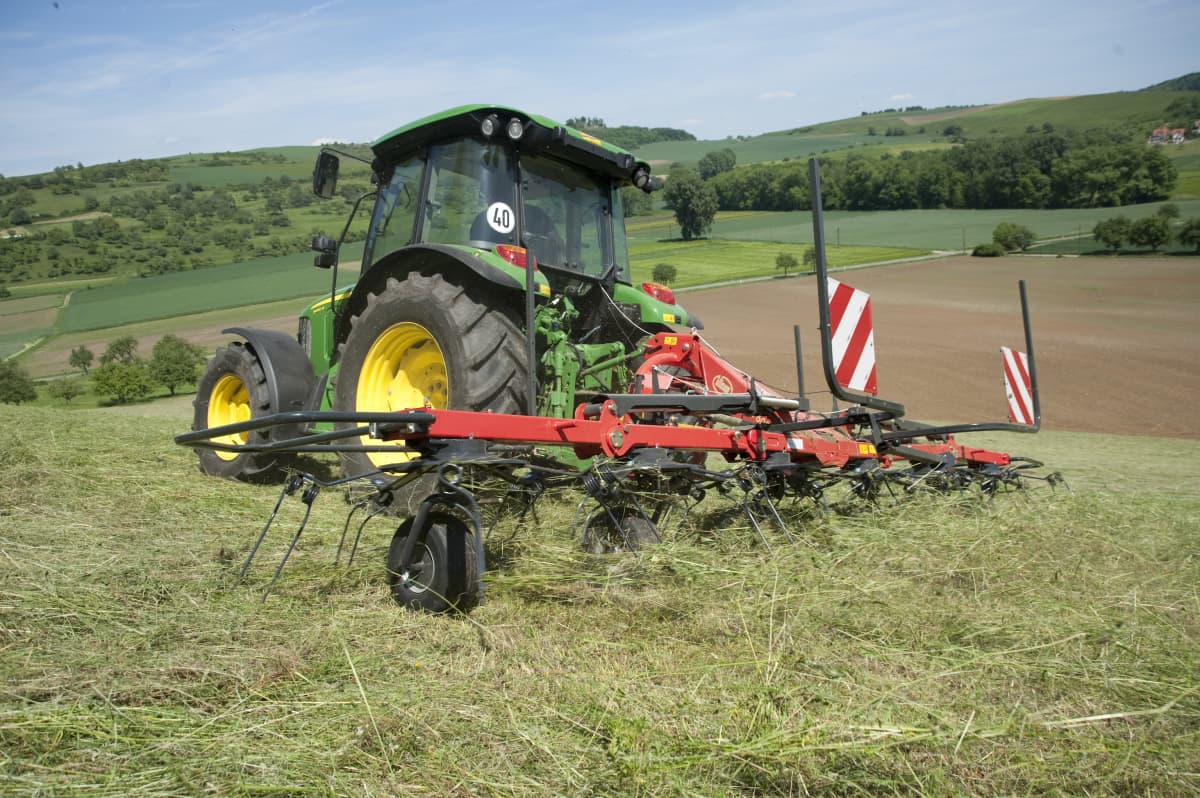 Mounted Tedders - Vicon Fanex 604 - 804, ideal for hay making also low weight and low power requirments