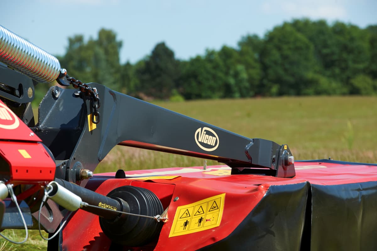 Plain Mowers - VICON EXTRA 390 - 395 - REAR MOUNTED DISC MOWERS, flexible with Two Mounting Options