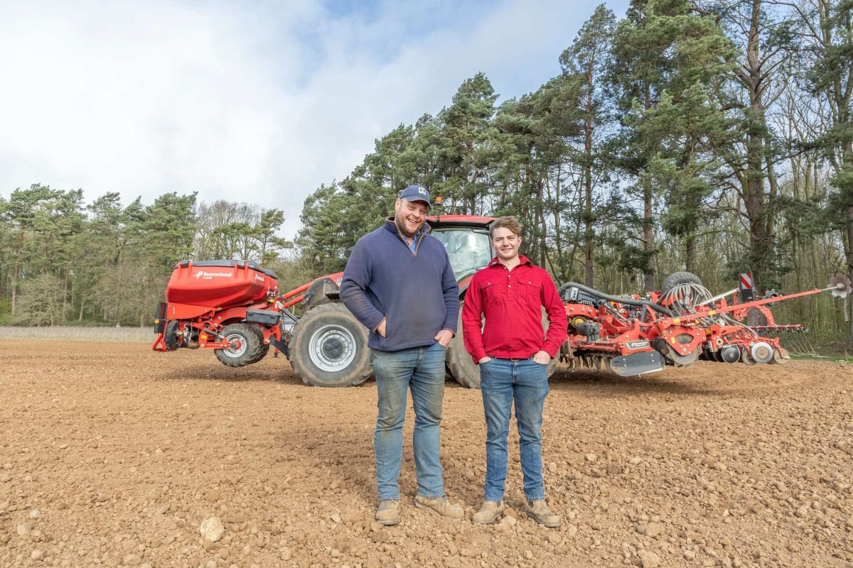 Kverneland - Doubling the working width with a Kverneland f-drill & Rotago F combination